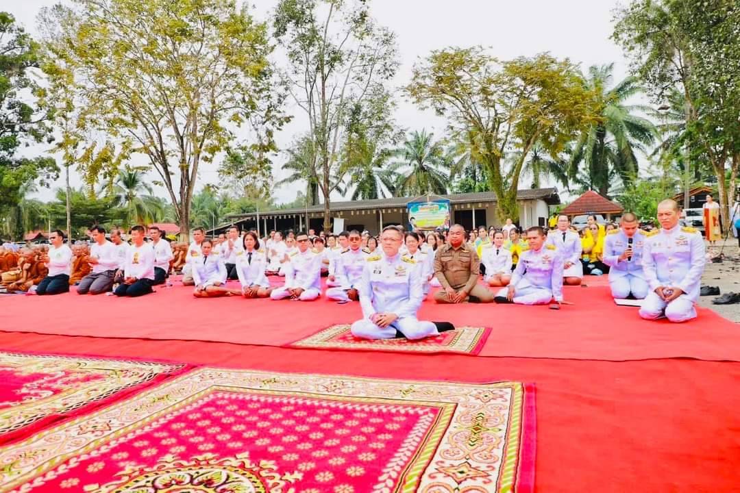 วันที่ 3 ธันวาคม 2567
ดร.สรรเพชญ เรืองอร่าม สาธารณสุขอำเภอพนม เข้าร่วมถวายภัตตาหารเพลแด่พระภิกษุสงฆ์ 510 รูป ตามโครงการจาริกธุดงค์ธรรมยาตราเผยแผ่ธรรมเฉลิมพระเกียรติ ถวายเป็นพระราชกุศลแด่พระบาทสมเด็จพระเจ้าอยู่หัว เนื่องในโอกาสพระราชพิธีมหามงคลเฉลิมพระชนมพรรษา 6 รอบ 28 กรกฎาคม 2567 ณ วัดต้นยวน ตำบลคลองชะอุ่น