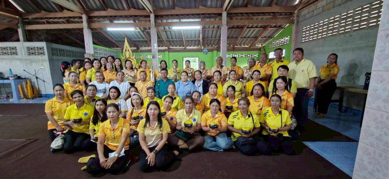 วันที่ 29 กันยายน 2568 ดร.สรรเพชญ เรืองอร่าม สาธารณสุขอำเภอพนม และเจ้าหน้าที่สาธารณสุข พร้อมกับเจ้าหน้าที่โรงพยาบาลส่งเสริมสุขภาพตำบลบ้านเขานาใน อสม. และผู้สูงอายุ ร่วมถวายพระประจำวันเกิด ณ สำนักสงฆ์สุวรรณคูหา
ตำบลต้นยวน อำเภอพนม จังหวัดสุราษฎร์ธานี เนื่องในเทศกาลวันออกพรรษา ปี 2568