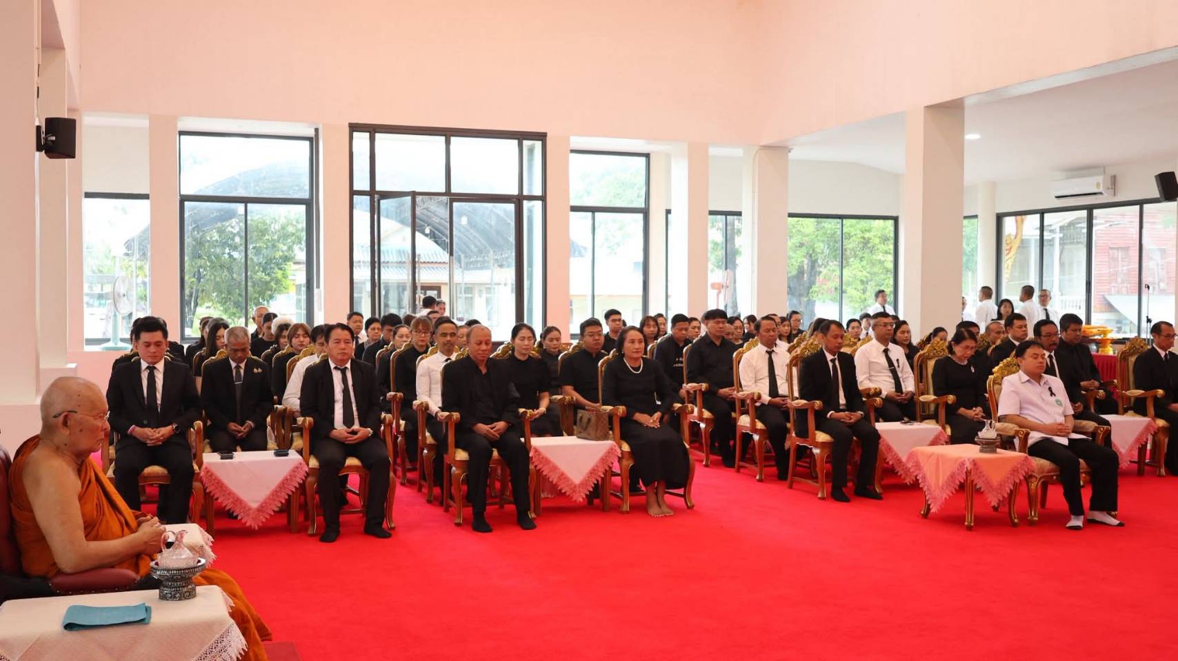 ร่วมพิธีบำเพ็ญกุศล และแสดงความอาลัย ครบ 50 วัน (ปัญญาสมวาร) แห่งการสวรรคต สมเด็จพระนางเจ้าสิริกิติ์ พระบรมราชินีนาถ พระบรมราชชนนีพันปีหลวง ตามที่กระทรวงสาธารณสุขกำหนดกิจกรรมพลังแห่งความภักดี ณ วัดธรรมบูชา พระอารามหลวง