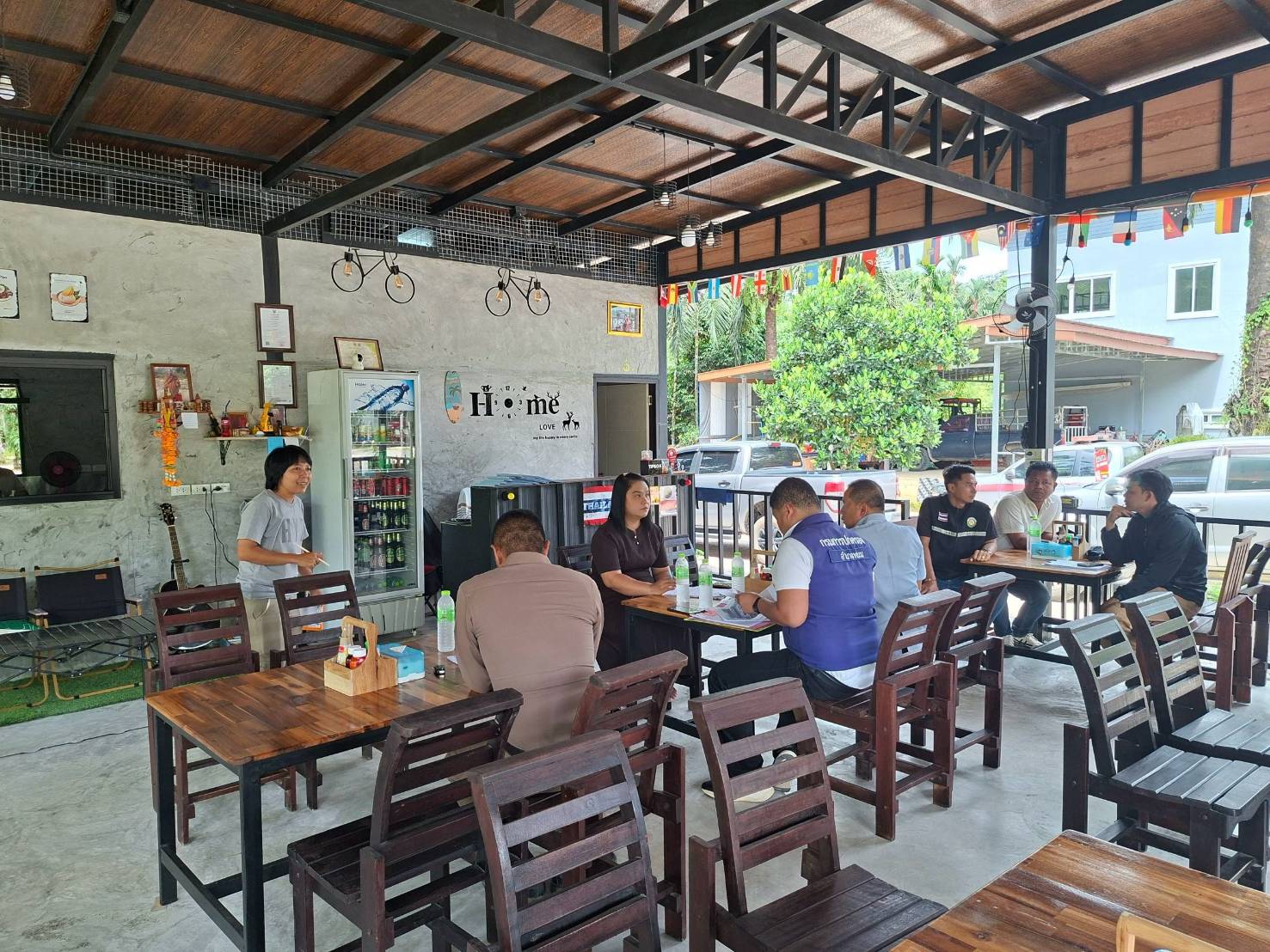 วันที่ 22 กรกฎาคม 2569 ดร.สรรเพชญ เรืองอร่าม สาธารณสุขอำเภอพนม มอบหมายให้นายพนมศักดิ์ จันทร์ปาน ผู้ช่วยสาธารณสุขอำเภอพนมและ นางสาวพรเพ็ญ เพชรชู นักสาธารณสุขชํานาญการ ออกตรวจโรงแรมและสถานที่พักที่ไม่ใช่โรงแรม ร่วมกับคณะกรรมการพิจารณากลั่นกรองการดําเนินการตามพระราชบัญญัติโรงแรม พ.ศ.2547 ระดับอำเภอ เพื่อขออนุญาตประกอบธุรกิจ ในพื้นที่ตําบลคลองศก อําเภอพนม จังหวัดสุราษฎร์ธานี