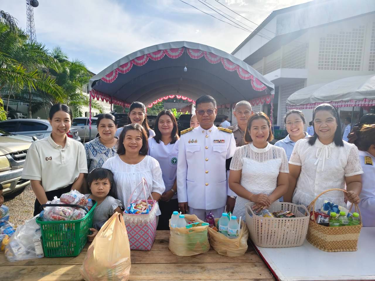 วันที่ 12 สิงหาคม 2569 ดร.สรรเพชญ เรืองอร่าม สาธารณสุขอำเภอพนม พร้อมด้วยเจ้าหน้าที่สาธารณสุขเข้าร่วมกิจกรรมเนื่องในวันคล้ายวันพระราชสมภพสมเด็จพระนางเจ้าสิริกิติ์ พระบรมราชินีนาถ พระบรมราชชนนีพันปีหลวง และวันแม่แห่งชาติ 12 สิงหาคม 2569
